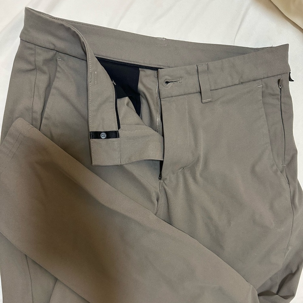 Lululemom khaki 30 waist slim commission